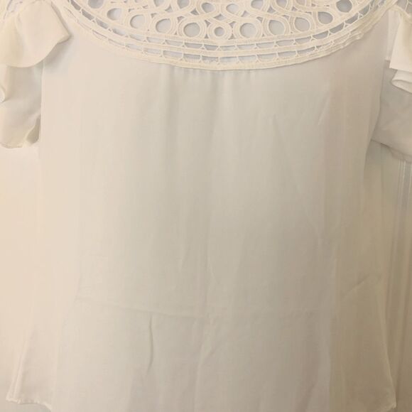 April White blouse with lace and short fluttered and ruffled sleeves - Picture 3 of 12